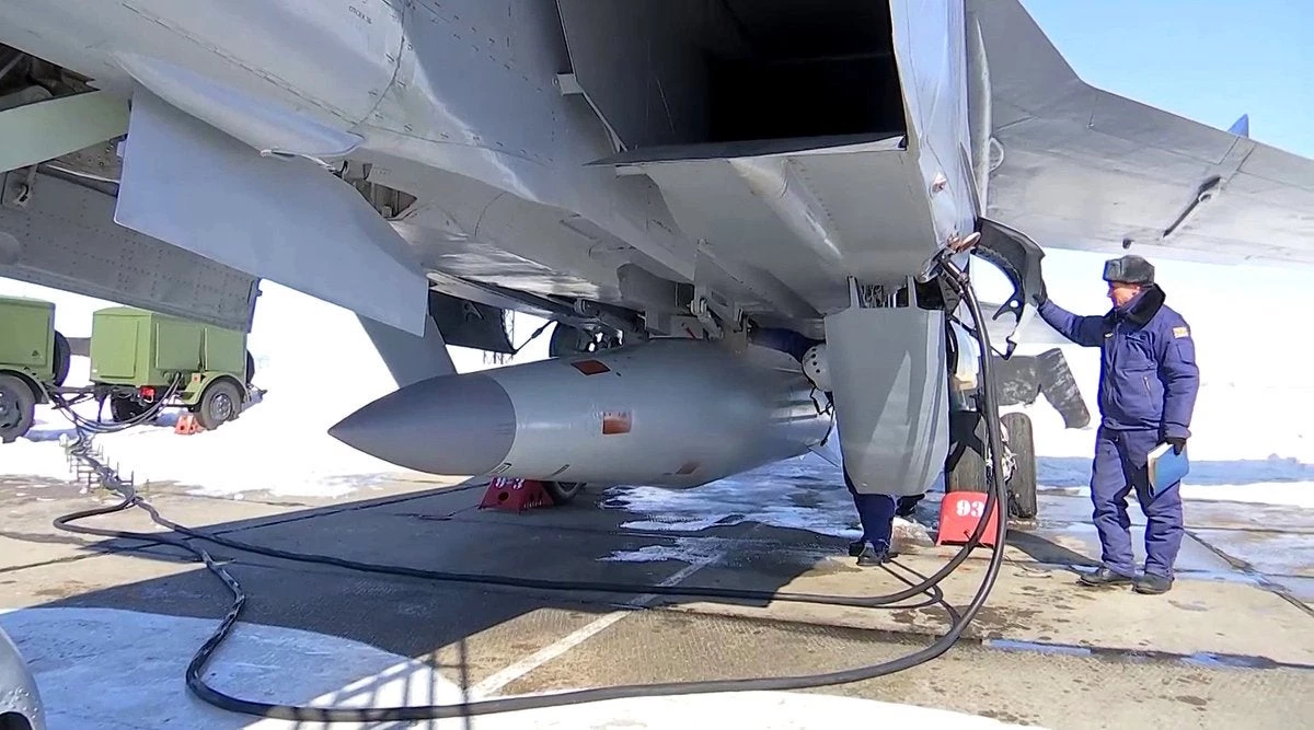 Αν ο Πούτιν «γιορτάσει» την επανεκλογή του, θα βουλιάξουν αεροπλανοφόρα: Φορτώνουν τον 10+ Mach πύραυλο cruise ΜiG-31BM